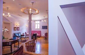 Aetoma Hotel