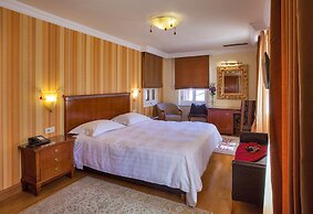 Aetoma Hotel