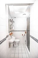 Trivelles Waterhall Country Hotel - Gatwick