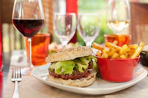 The Originals City, Hôtel Éden