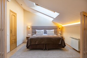 Aristocrat Boutique Hotel