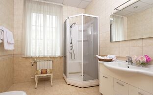 Aristocrat Boutique Hotel