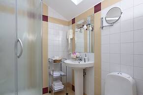 Aristocrat Boutique Hotel