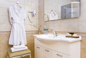 Aristocrat Boutique Hotel