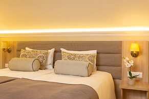 Aristocrat Boutique Hotel