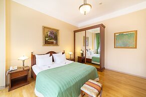 Aristocrat Boutique Hotel