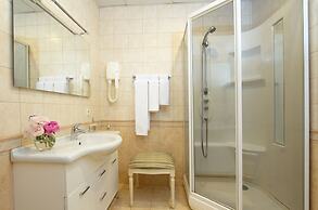 Aristocrat Boutique Hotel