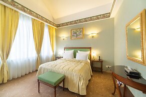 Aristocrat Boutique Hotel