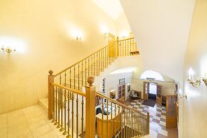 Aristocrat Boutique Hotel