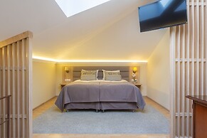 Aristocrat Boutique Hotel