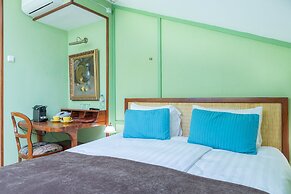 Aristocrat Boutique Hotel