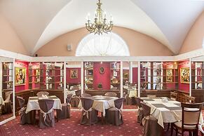 Aristocrat Boutique Hotel