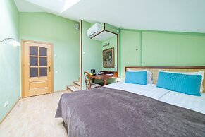 Aristocrat Boutique Hotel