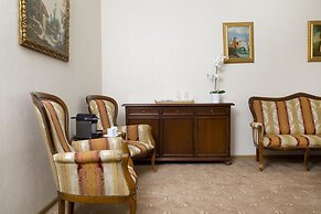 Aristocrat Boutique Hotel