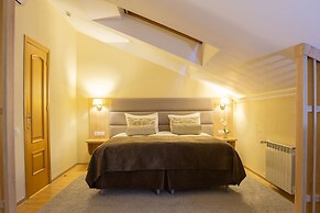 Aristocrat Boutique Hotel