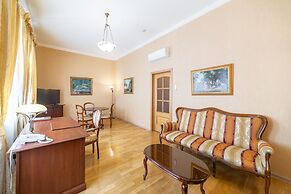 Aristocrat Boutique Hotel