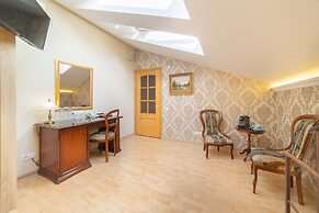 Aristocrat Boutique Hotel