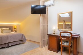 Aristocrat Boutique Hotel