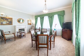 Aristocrat Boutique Hotel