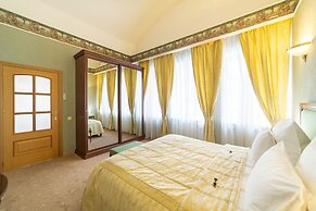 Aristocrat Boutique Hotel