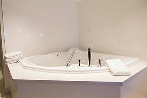 Holiday Inn Express & Suites Brampton by IHG