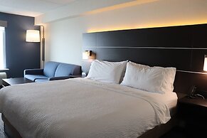 Holiday Inn Express & Suites Brampton by IHG