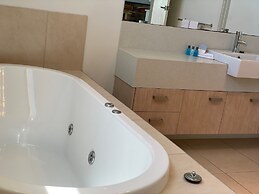 Barwon Heads Resort at 13th Beach