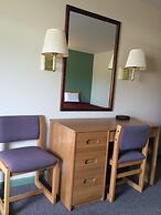 Super 7 Motel Sedalia