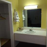 Super 7 Motel Sedalia