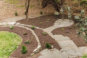 Colonial Gardens
