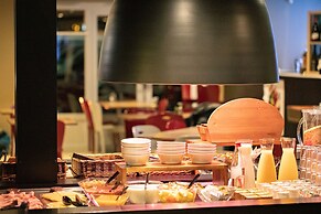 Campanile Villejust - ZA Courtaboeuf
