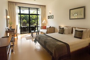 The Blue Water - Bawa Heritage - City Resort Hotel