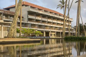 The Blue Water - Bawa Heritage - City Resort Hotel