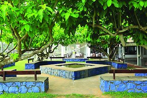 The Blue Water - Bawa Heritage - City Resort Hotel
