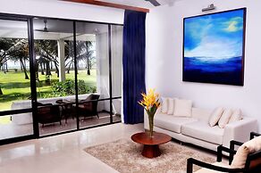 The Blue Water - Bawa Heritage - City Resort Hotel