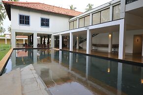The Blue Water - Bawa Heritage - City Resort Hotel