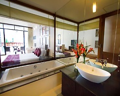 The Blue Water - Bawa Heritage - City Resort Hotel