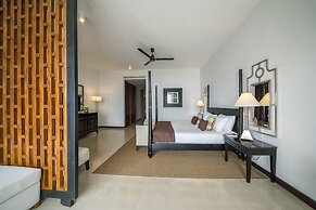 The Blue Water - Bawa Heritage - City Resort Hotel