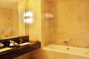 The Blue Water - Bawa Heritage - City Resort Hotel