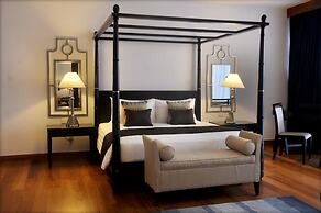 The Blue Water - Bawa Heritage - City Resort Hotel