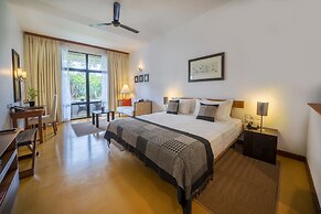 The Blue Water - Bawa Heritage - City Resort Hotel