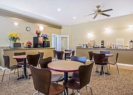 Rodeway Inn Lyons - La Grange