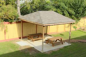 Symphony Inn and Suites