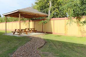 Symphony Inn and Suites