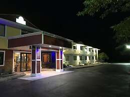 Days Inn & Suites by Wyndham Stevens Point