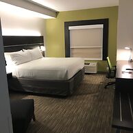 Holiday Inn Express Hotel & Suites Charlotte Arrowood by IHG