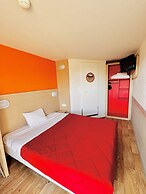 Hotel Première Classe Saint Quentin En Yvelines - Elancourt