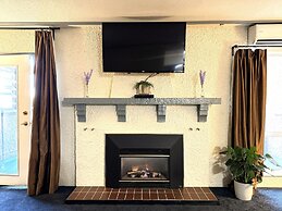 Divya Sutra Plaza and Conference Centre, Vernon, BC