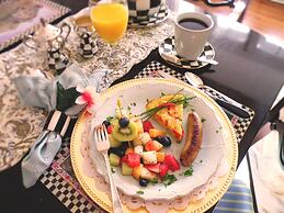 10 Fitch Luxurious Romantic Inn