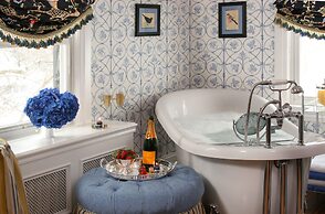 10 Fitch Luxurious Romantic Inn